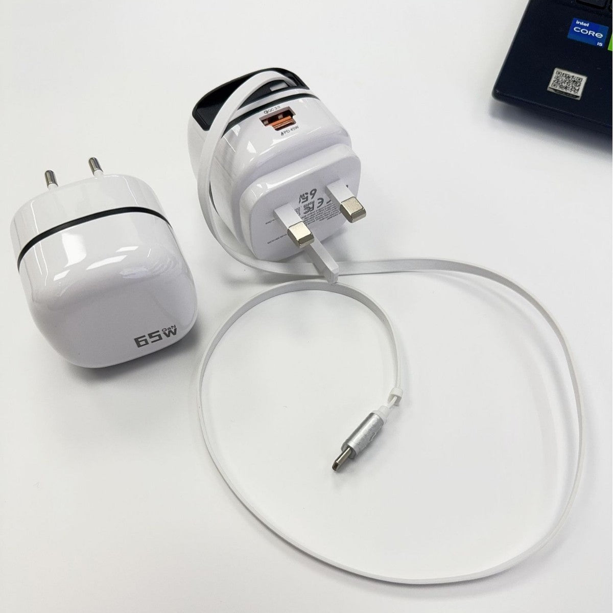 New Retractable Cord 65W Fast Charging Charger Portable Foldableing Foot Small Volume Portable Charger